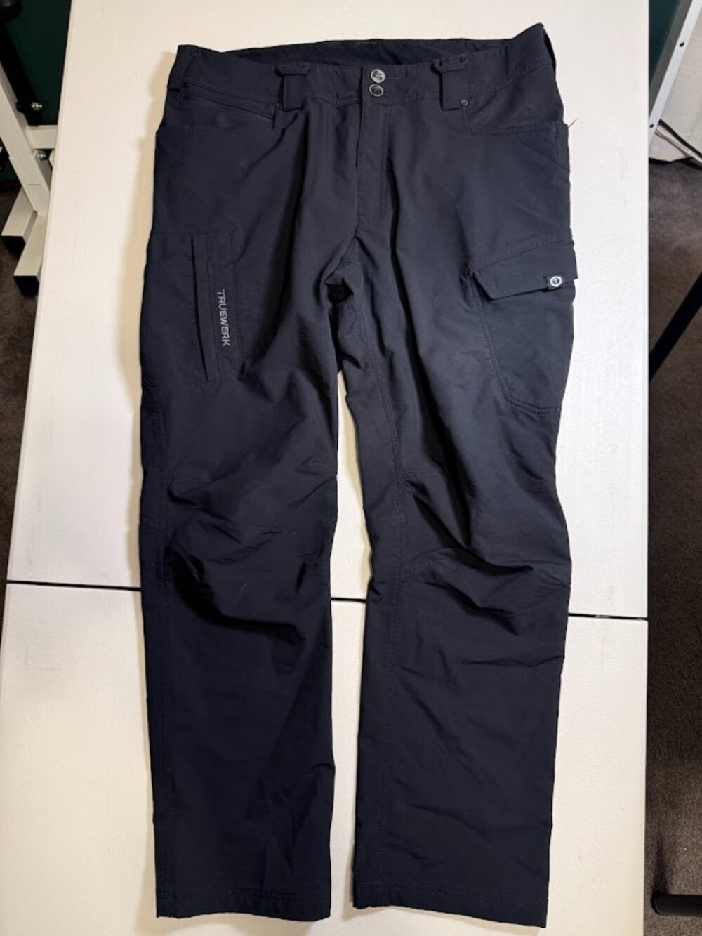 Truewerk T2 WerkPant Mens 36x30 Black Softshell Cargo Work Pants DWR 36 x 30